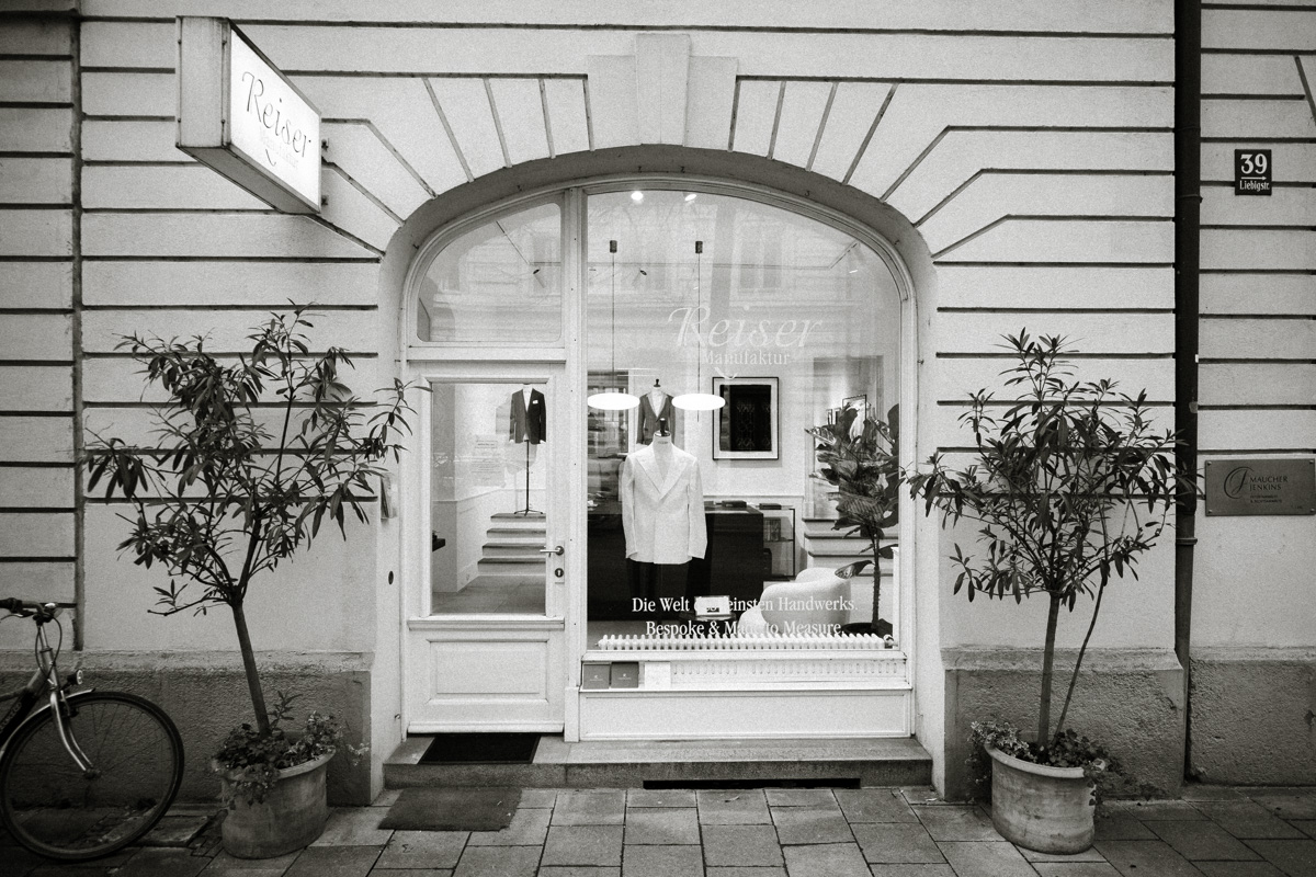 Reiser Showroom in der Liebigstraße in München Anzug nach Maß von der Reiser Manufaktur in München